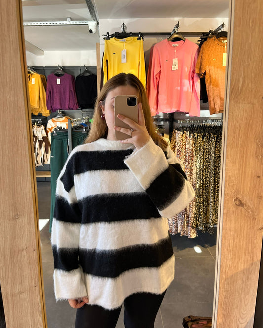 Orijinal Marka Siyah Beyaz Çizgili Yumoş Kazak