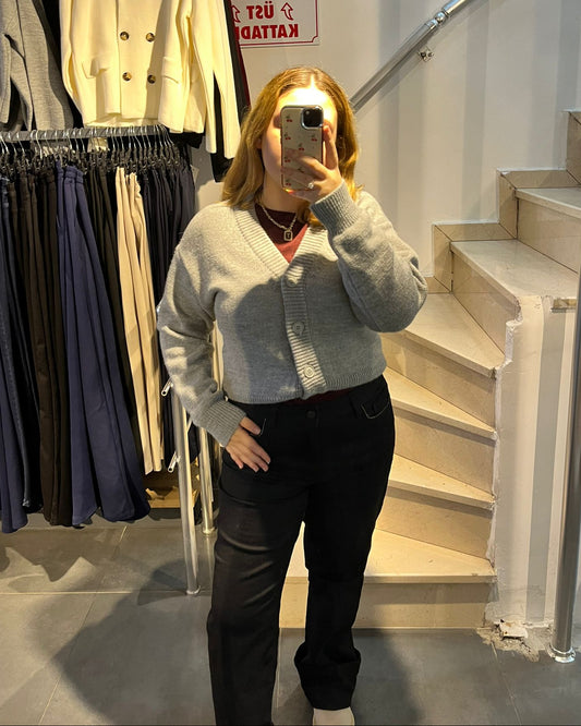 Gri Düğme Detaylı Crop Hırka