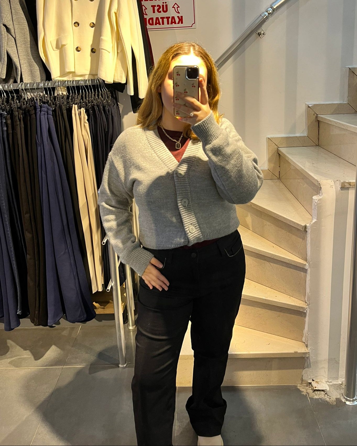 Gri Düğme Detaylı Crop Hırka